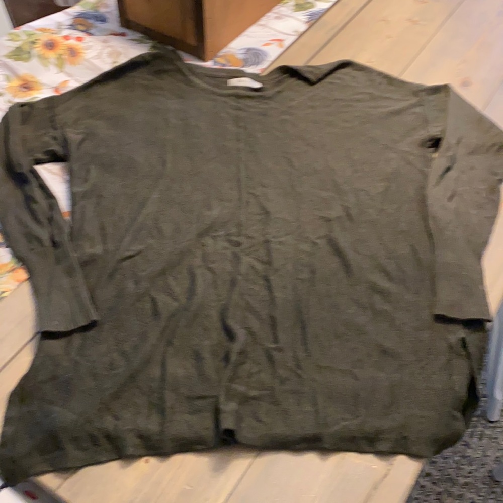 Van Heusen long sleeves sweater shirt size small no  rips or tears